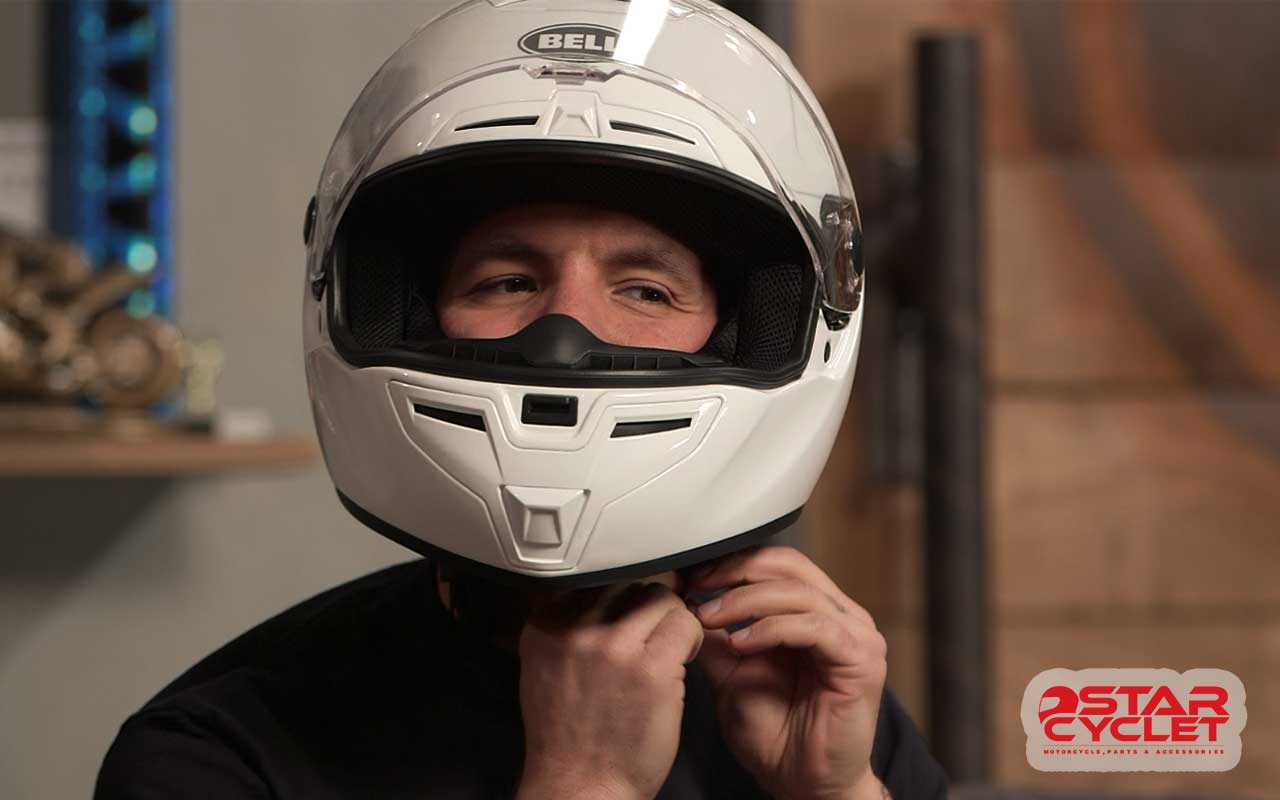 کلاه کاسکت سفیدرنگ