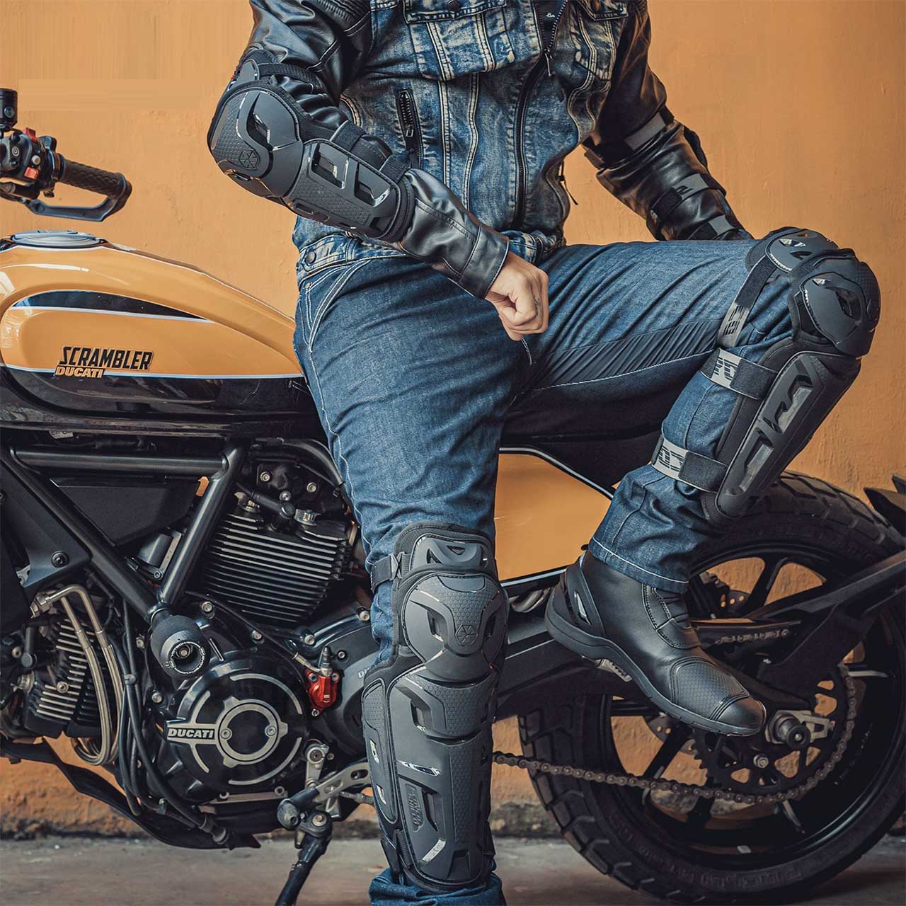 بررسی محافظ زانو و دست SCOYCO مدل K26H26